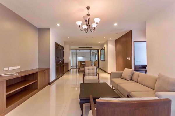 รูปภาพ 2 bed Condo in Charoenjai Place Khlong Tan Nuea Sub District P002873