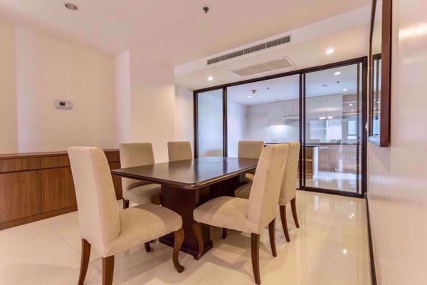 รูปภาพ 2 bed Condo in Charoenjai Place Khlong Tan Nuea Sub District P002873