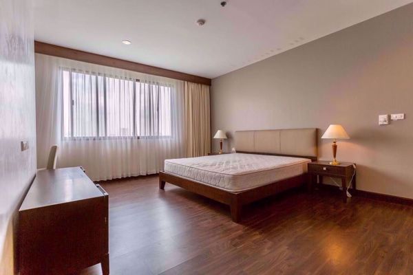 รูปภาพ 2 bed Condo in Charoenjai Place Khlong Tan Nuea Sub District P002873