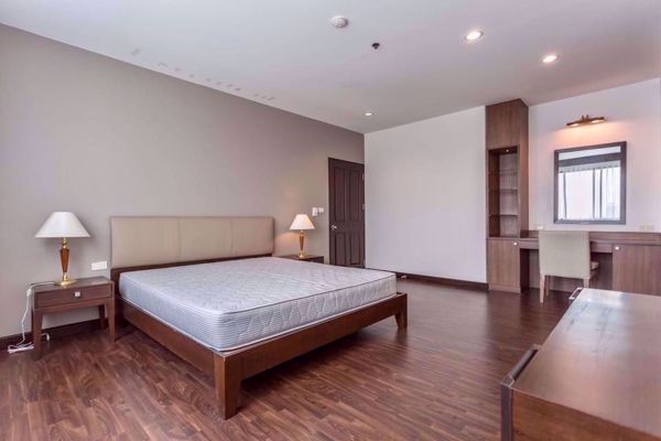 รูปภาพ 2 bed Condo in Charoenjai Place Khlong Tan Nuea Sub District P002873