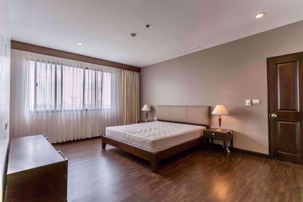 รูปภาพ 2 bed Condo in Charoenjai Place Khlong Tan Nuea Sub District P002873