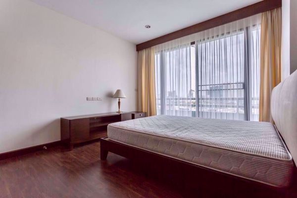 รูปภาพ 2 bed Condo in Charoenjai Place Khlong Tan Nuea Sub District P002873