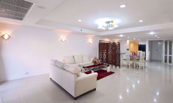 Picture of 3 bed Condo in Las Colinas Khlong Toei Nuea Sub District P002875