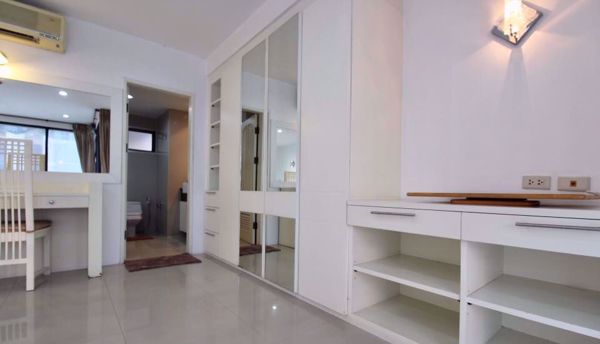 Picture of 3 bed Condo in Las Colinas Khlong Toei Nuea Sub District P002875