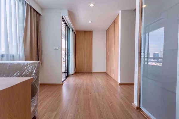 รูปภาพ 3 bed Duplex in Charoenjai Place Khlong Tan Nuea Sub District D004158