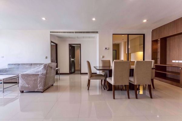 รูปภาพ 3 bed Condo in Charoenjai Place Khlong Tan Nuea Sub District C004159