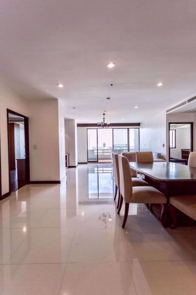 รูปภาพ 3 bed Condo in Charoenjai Place Khlong Tan Nuea Sub District C004159