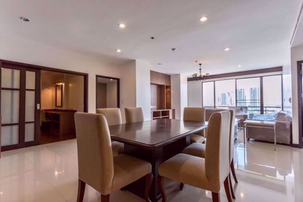 รูปภาพ 3 bed Condo in Charoenjai Place Khlong Tan Nuea Sub District C004159