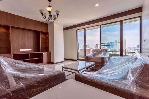 รูปภาพ 3 bed Condo in Charoenjai Place Khlong Tan Nuea Sub District C004159