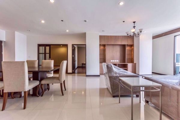 รูปภาพ 3 bed Condo in Charoenjai Place Khlong Tan Nuea Sub District C004159