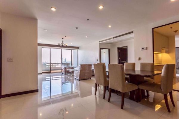 รูปภาพ 3 bed Condo in Charoenjai Place Khlong Tan Nuea Sub District C004159