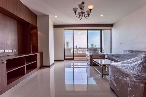 รูปภาพ 3 bed Condo in Charoenjai Place Khlong Tan Nuea Sub District C004159