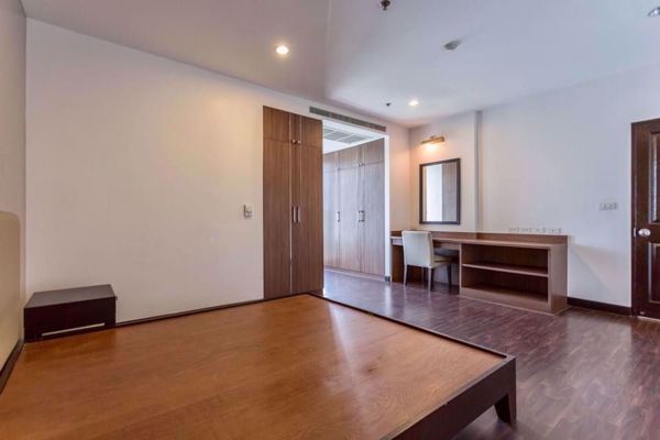 รูปภาพ 3 bed Condo in Charoenjai Place Khlong Tan Nuea Sub District C004159