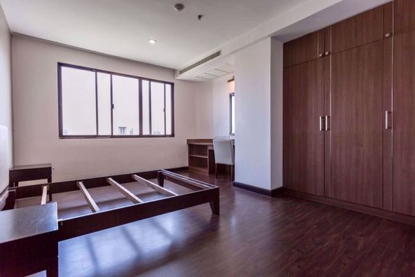 รูปภาพ 3 bed Condo in Charoenjai Place Khlong Tan Nuea Sub District C004159