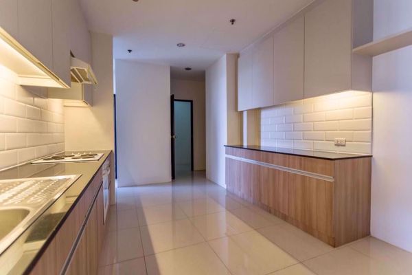 รูปภาพ 3 bed Condo in Charoenjai Place Khlong Tan Nuea Sub District C004159