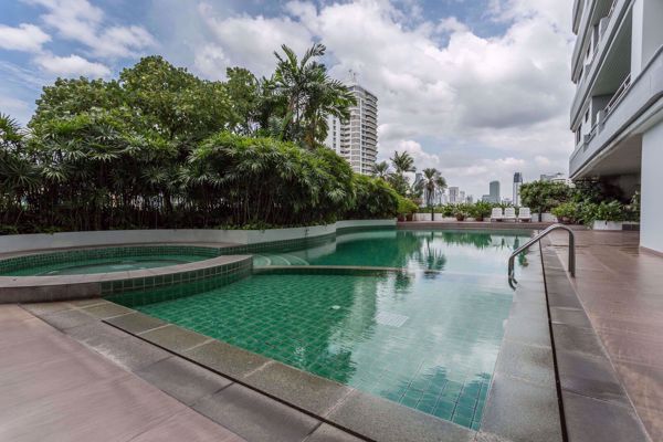 รูปภาพ 3 bed Condo in Charoenjai Place Khlong Tan Nuea Sub District C004159