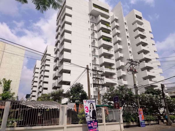 รูปภาพ Esmeralda Apartments