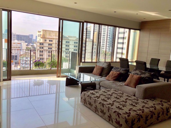 Picture of 3 bed Condo in The Emporio Place Khlongtan Sub District C005127