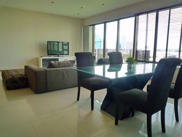 Picture of 3 bed Condo in The Emporio Place Khlongtan Sub District C005127