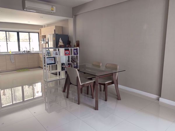 รูปภาพ 3 bed House in Bless Town Sukhumvit 50  Khlongtoei District H005196