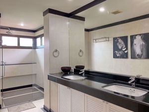 Picture of 4 bed Condo in Baan Ananda Khlong Tan Nuea Sub District C0005427