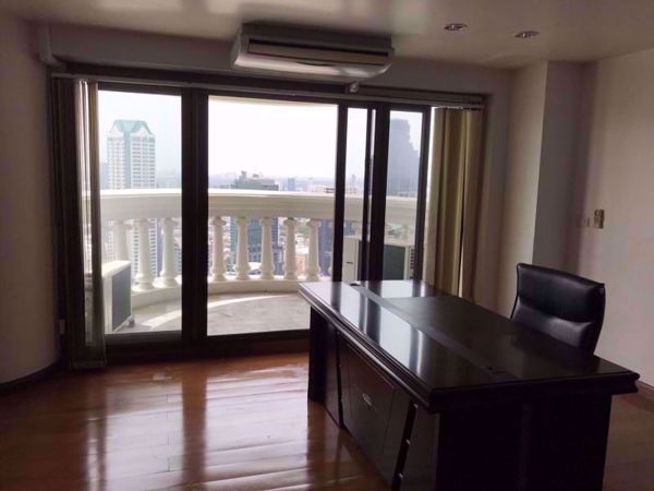 Picture of 1 bed Condo in State Tower Bang Rak District C0005559