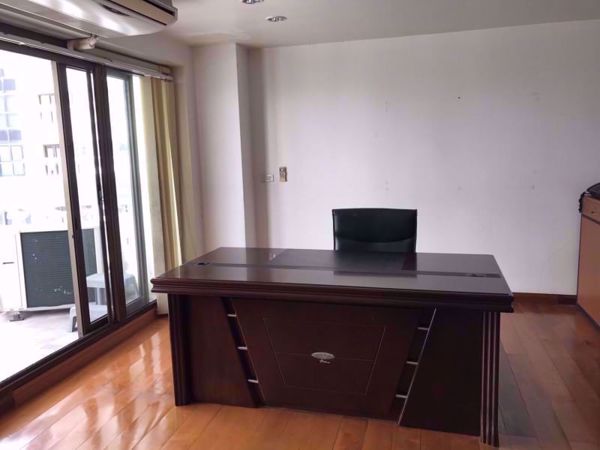 Picture of 1 bed Condo in State Tower Bang Rak District C0005559