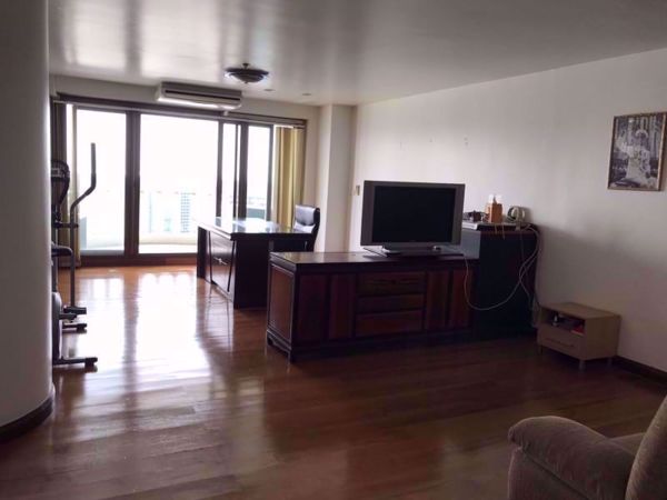 Picture of 1 bed Condo in State Tower Bang Rak District C0005559