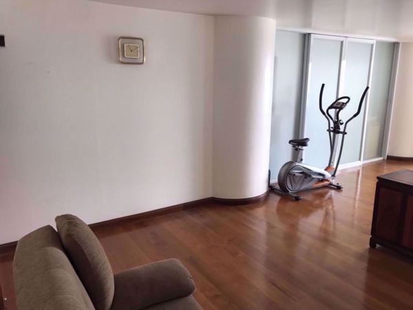 Picture of 1 bed Condo in State Tower Bang Rak District C0005559