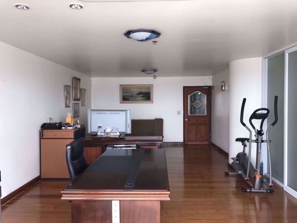 Picture of 1 bed Condo in State Tower Bang Rak District C0005559