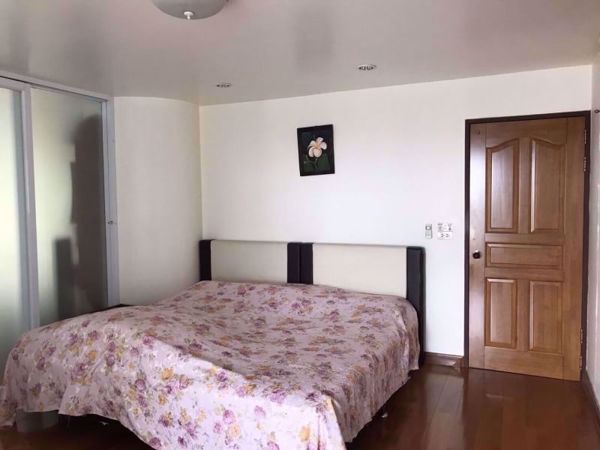 Picture of 1 bed Condo in State Tower Bang Rak District C0005559