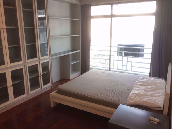 รูปภาพ 3 bed Condo in S.L.D. Condo Bang Rak District C05708