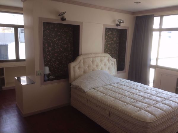 รูปภาพ 3 bed Condo in S.L.D. Condo Bang Rak District C05708