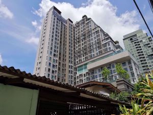 Picture of The Rich Sathorn – Taksin