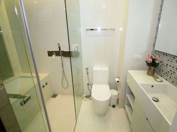 Picture of 1 bed Condo in The Room Sukhumvit 21 Watthana District C05988