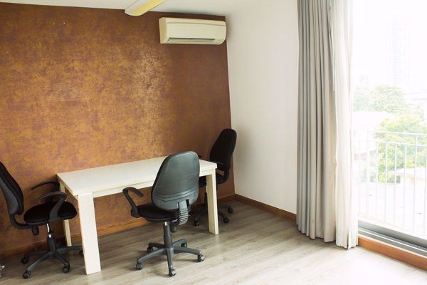 รูปภาพ 4 bed Condo in The Room Sukhumvit 40 Phra Khanong Sub District C05969