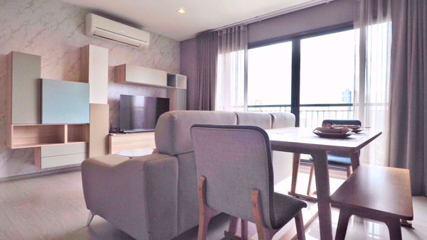 รูปภาพ 2 bed Condo in Rhythm Sukhumvit 36-38 Phra Khanong Sub District C06088