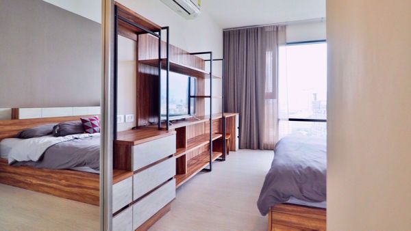 รูปภาพ 2 bed Condo in Rhythm Sukhumvit 36-38 Phra Khanong Sub District C06088