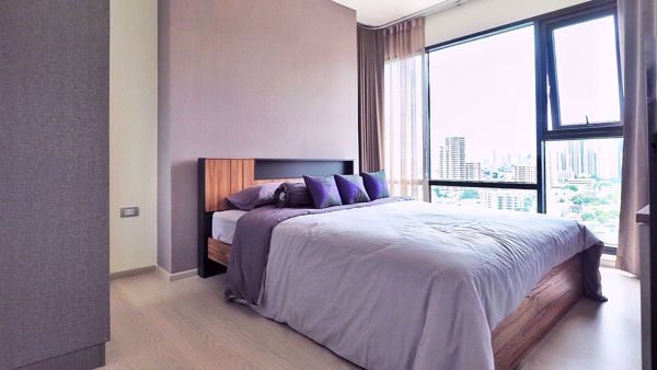 รูปภาพ 2 bed Condo in Rhythm Sukhumvit 36-38 Phra Khanong Sub District C06088