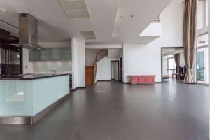 Picture of 4 bed Condo in The Lofts Yennakart Chong Nonsi Sub District C06321