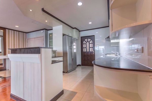 รูปภาพ 3 bed Condo in Sathorn Gardens Thungmahamek Sub District C06325