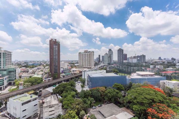 รูปภาพ 2 bed Condo in Rhythm Sukhumvit 42 Phra Khanong Sub District C06366