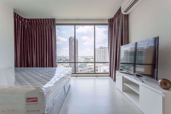 รูปภาพ 2 bed Condo in Rhythm Sukhumvit 42 Phra Khanong Sub District C06366