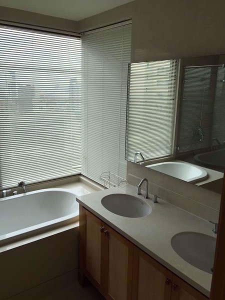 Picture of 2 bed Condo in The Emporio Place Khlongtan Sub District C06596