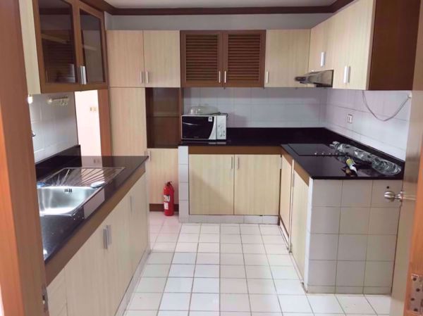 Picture of 3 bed Condo in Tai Ping Towers Watthana District C06839