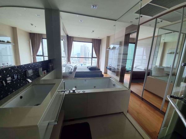 Picture of 1 bed Condo in The Address Sathorn Silom Sub District C06886