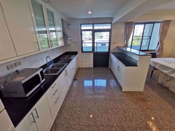 รูปภาพ 3 bed Condo in Royal Castle Watthana District C06918