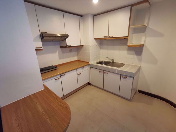 Picture of 1 bed Condo in Sethiwan Residence Khlong Toei Nuea Sub District C06927