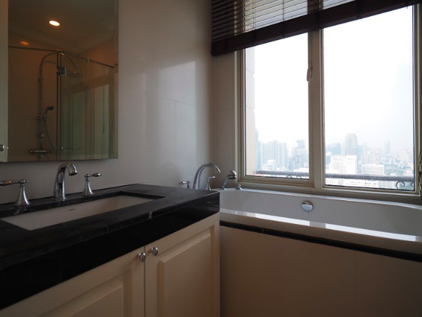 Picture of 2 bed Condo in Royce Private Residences Khlong Toei Nuea Sub District C06958