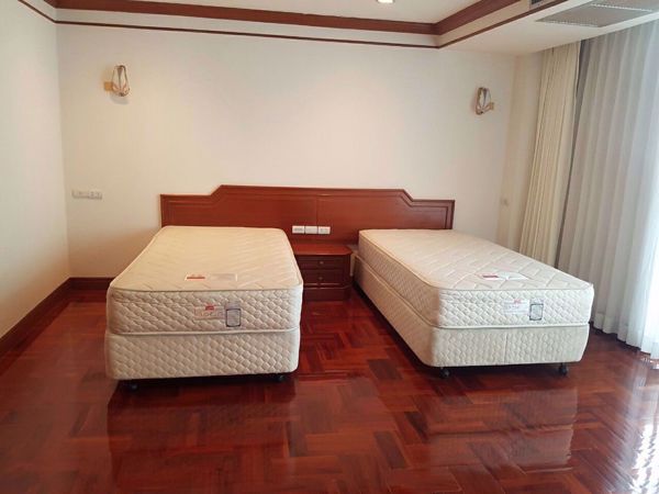 รูปภาพ 4 bed Condo in Raj Mansion Khlongtoei Sub District C07053